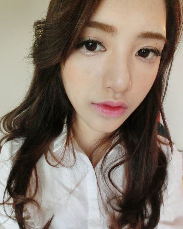 清纯美女王维琳高清迷人写真照