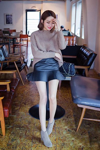 小清新可爱美女室内高清大图