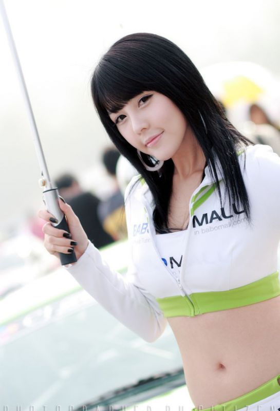 美女车模李智友白衣迷人写照