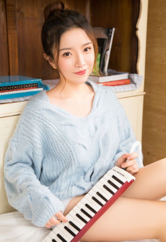 台湾嫩模辣妹美腿成熟香艳写真图片