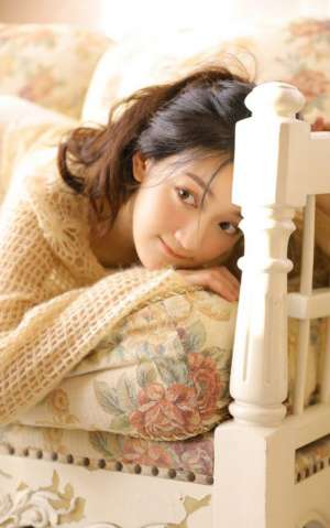 性感火辣混血美女镂空衫美腿真空诱惑写真