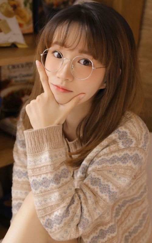 可爱校园美女学生妹私房文艺眼镜娘清纯迷情写真