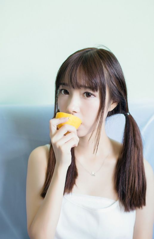双马尾萝莉酸甜羞涩清纯唯美白嫩写真