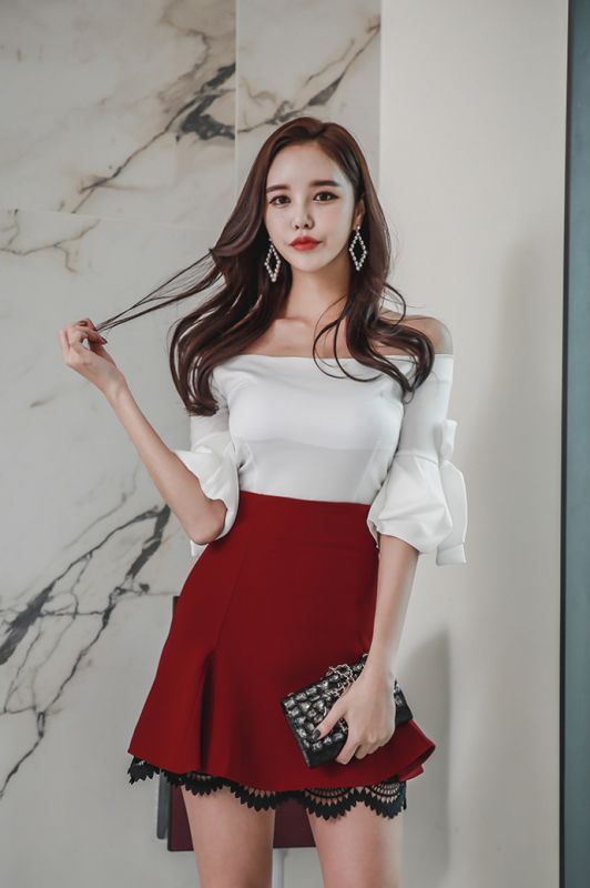韩国美女嫩模红色短裙性感长腿香艳风情图片