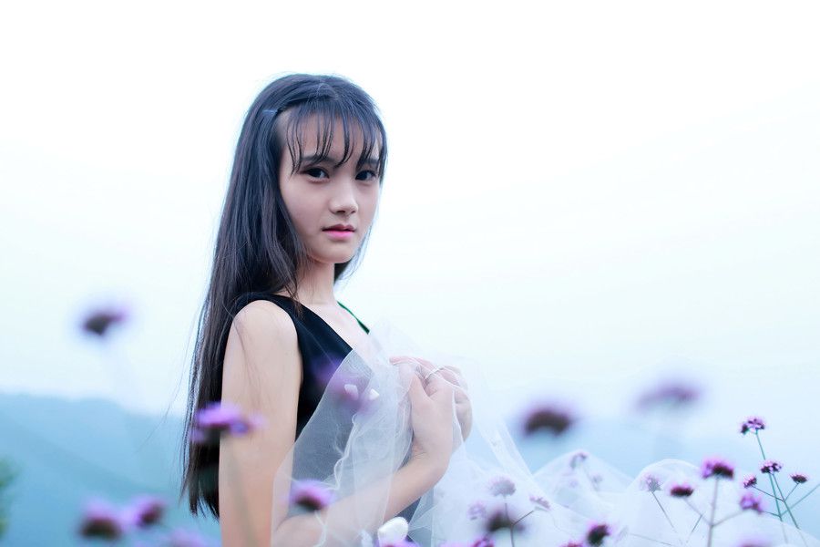 清纯美女薰衣草花田高清写真