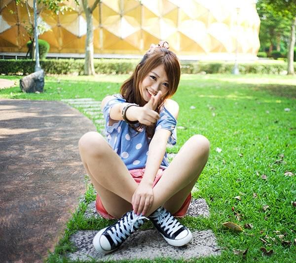 夏日清新萌妹子迷人写真图