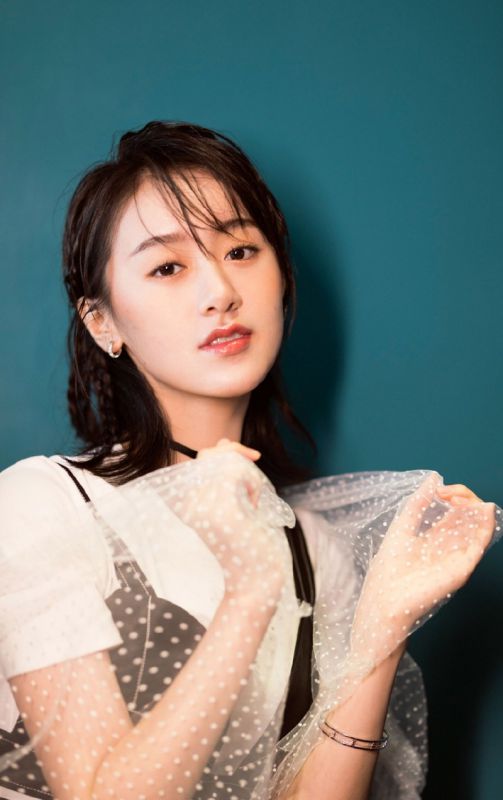 白嫩长腿少女袁冰妍活动现场文艺古典图片