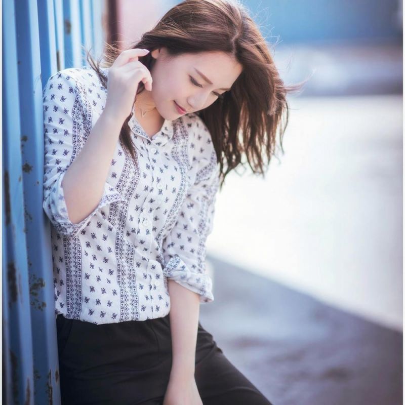 美女模特陈乐乐性感自拍照酥胸诱人