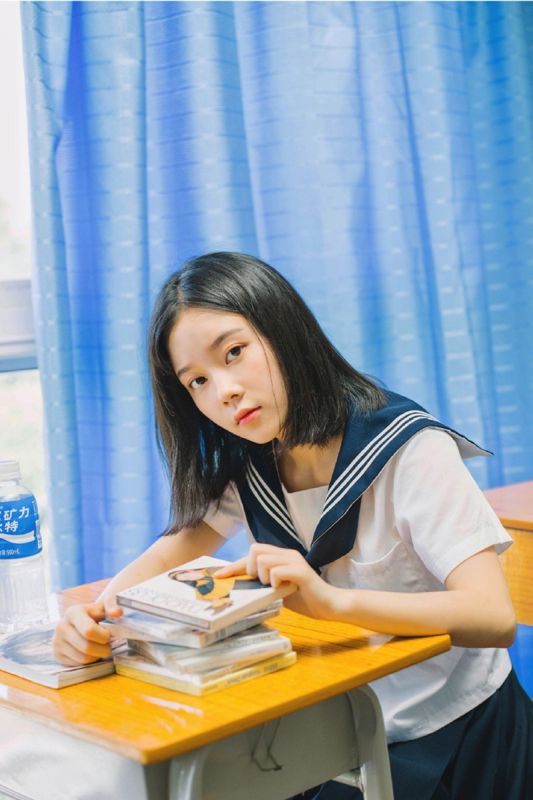 韩国短发少女学生装素人青涩怡静写真