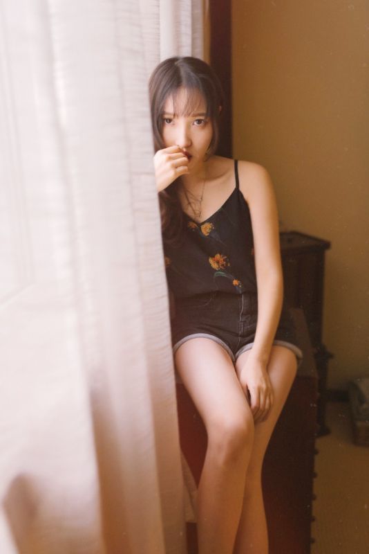 冷艳御姐香艳私房长腿诱人美女写真图片