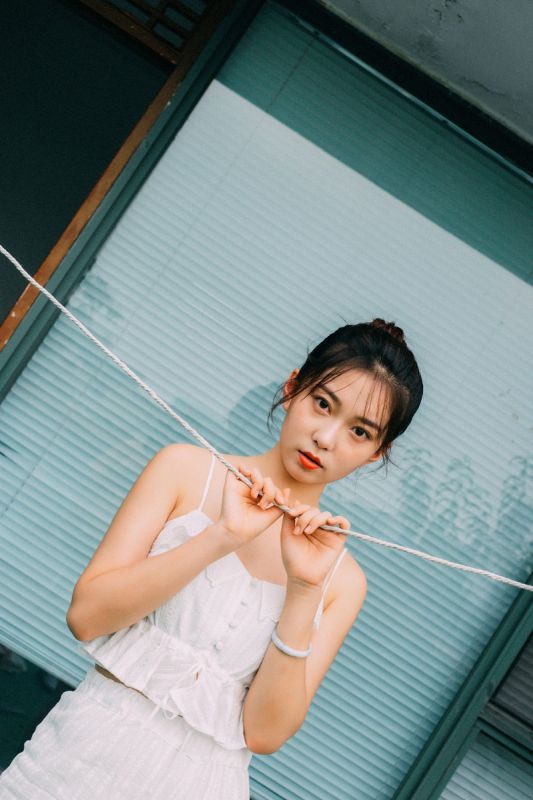 白嫩少妇深v爆乳床上妖娆风骚诱惑性感写真图片