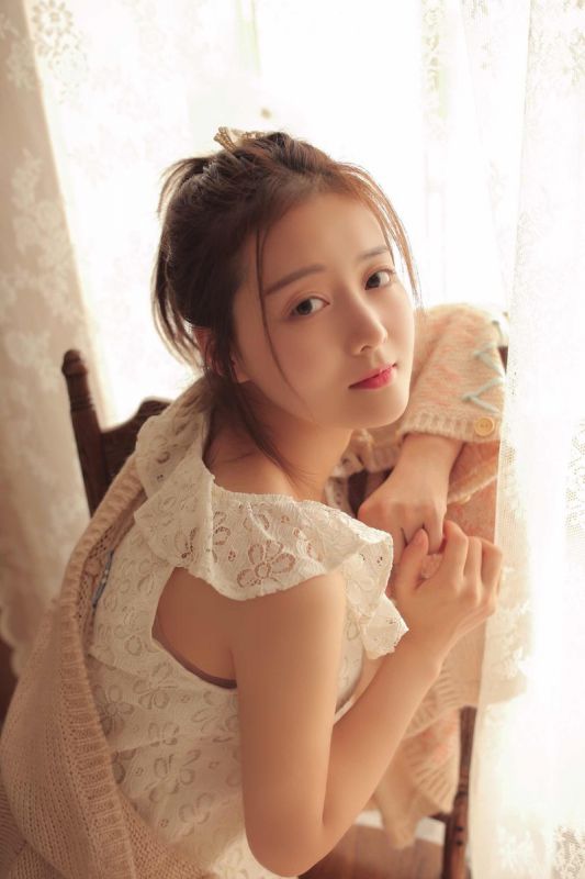 白丝袜美女小清新白嫩私房美腿清纯写真图片