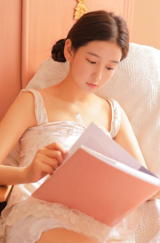 古典名媛气质美女吊带内衣梦幻唯美清纯尤物图片
