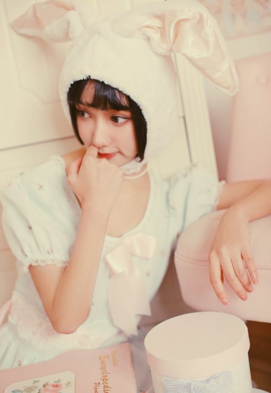 混血美女制服诱惑妖娆性感18禁三级黄写真图片