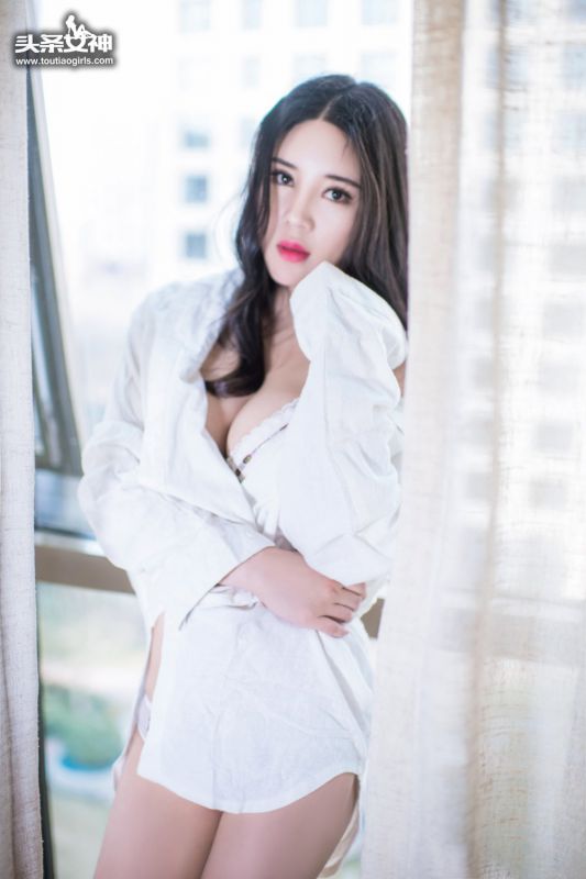 漂亮美眉图片SukkiQ可儿家居服私拍照