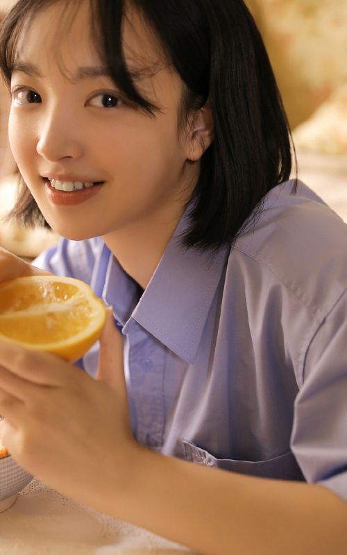 短发少女稚嫩可爱撩人居家酥胸长腿诱惑写真