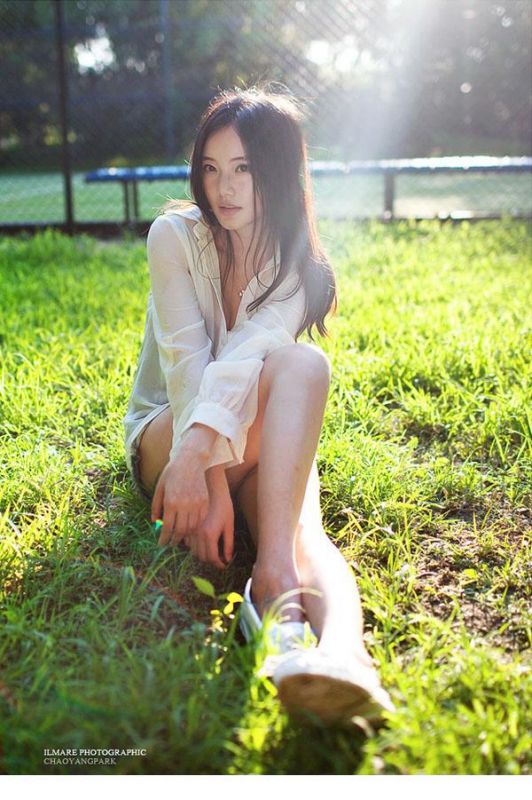 长腿美女室外高清写真show好身材