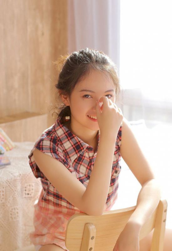 粉嫩青春少女私房内衣诱惑自然美女写真