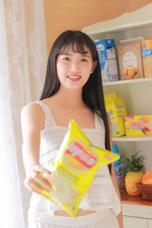 白嫩黑长直御姐私房长腿诱惑写真