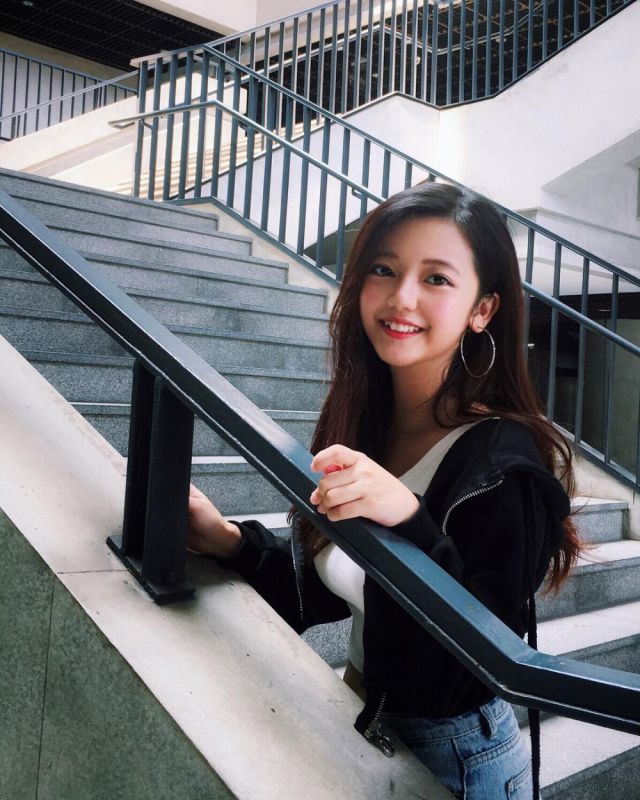 台湾美女养眼清纯户外甜美迷人童颜巨乳写真图片