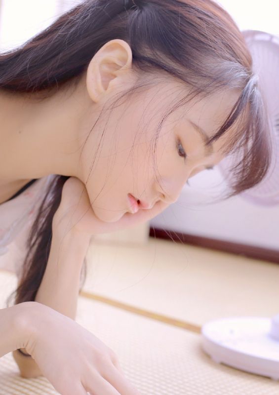 梦幻尤物白嫩清纯气质薄纱内衣写真图片