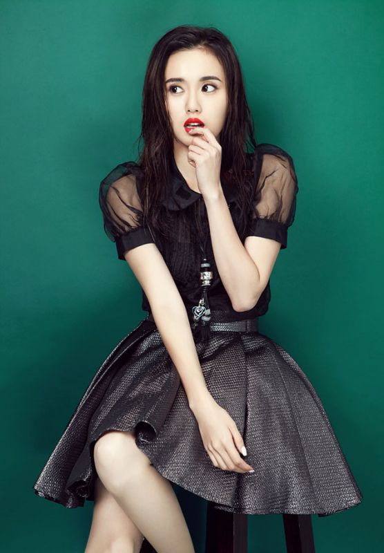 女星江铠同妩媚红唇写真大片