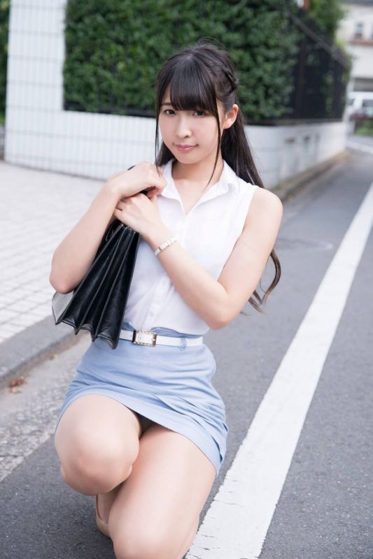 日本美女OL上班族川崎绫制服包臀熟女诱惑图片