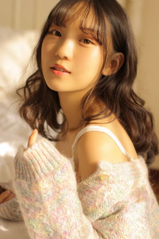 风情长发美女私房小露香肩大胆开放露点性感照片