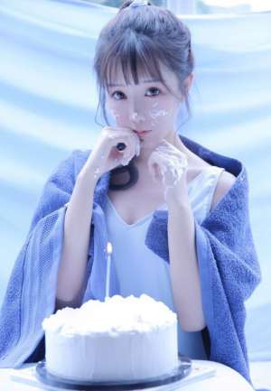 奶油小妹吊带睡裙白嫩肌肤诱人女孩写真