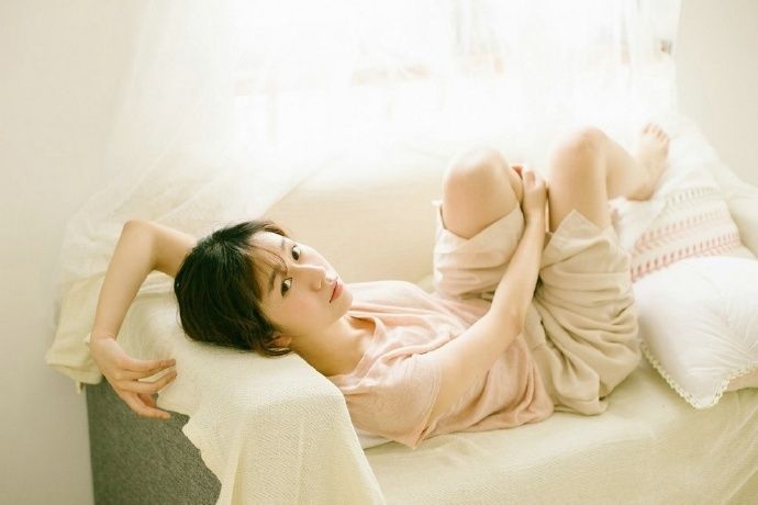 邻家素人美女白嫩小清新清纯俏皮秀丽写真