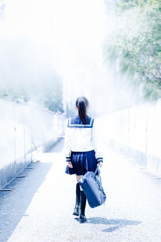 日本校园学生妹黑丝水手服绝对领域诱惑美女写真