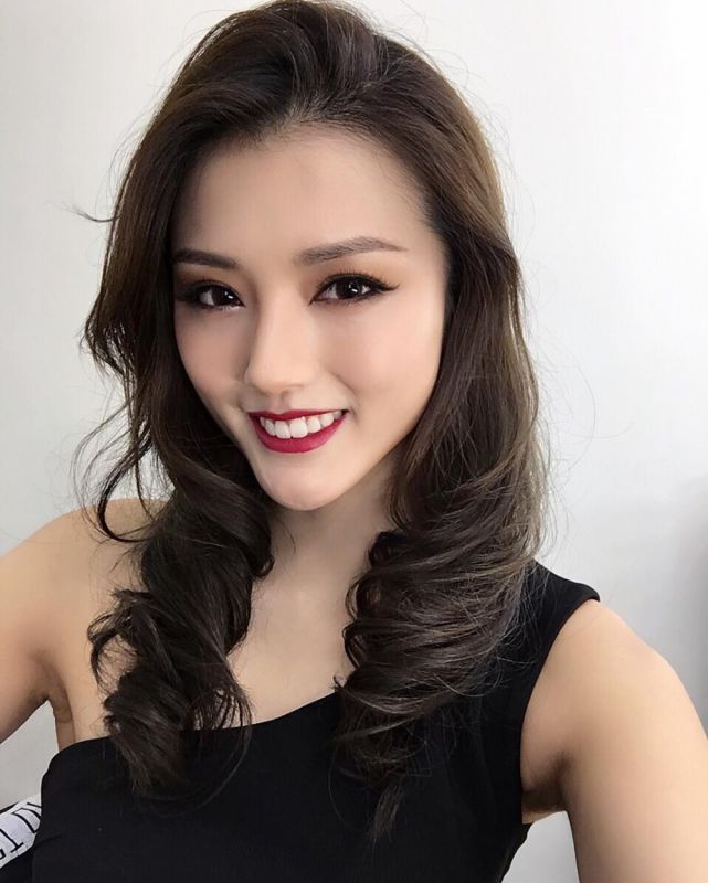 气质美女模特叶苏霖生活私房照