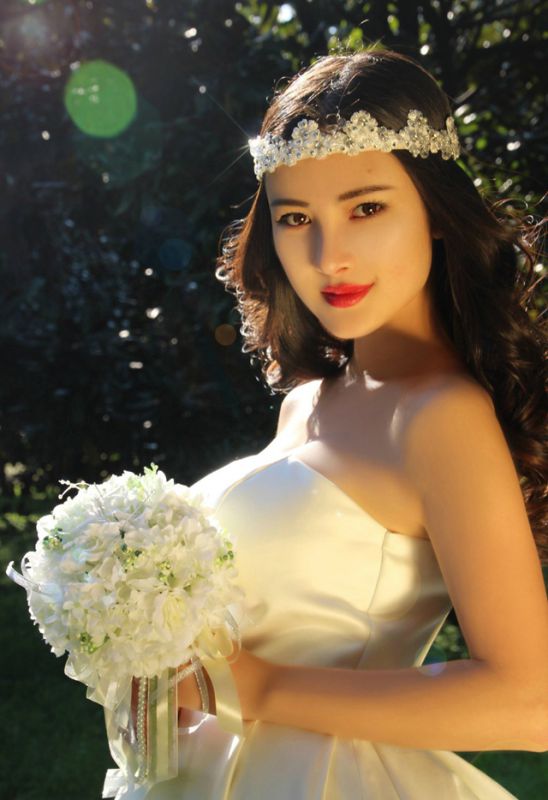 朱韵淇白色礼服写真变身森林仙子