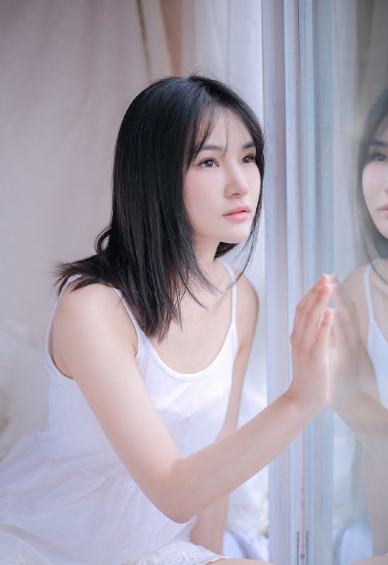 长发吊带睡衣少女清新养眼私房氧气写真