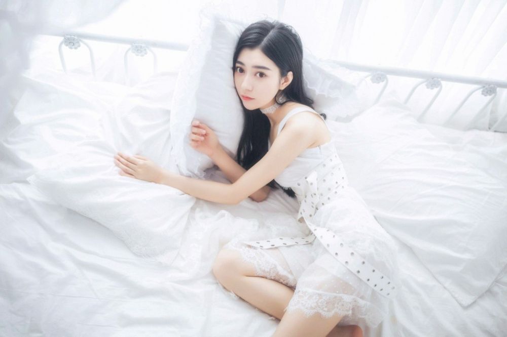 洁白纱裙少女白皙嫩肤小清新唯美写真