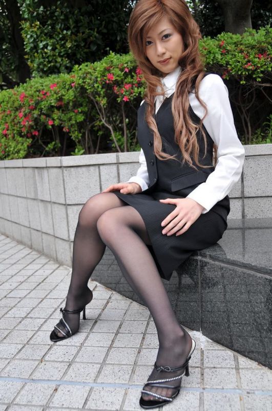 职业女郎黑丝长腿诱惑十足