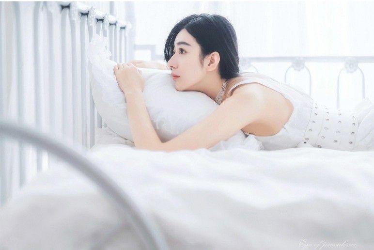 洁白纱裙少女白皙嫩肤小清新唯美写真