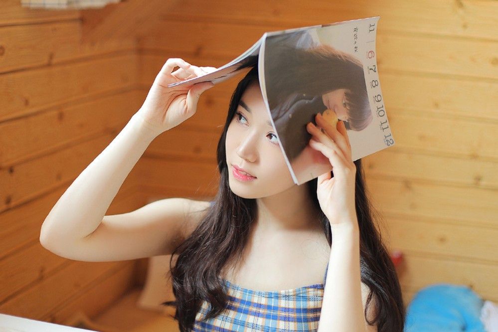 吊带内衣美女细长美腿大胆居家性感写真