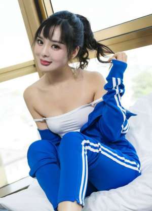 学生妹运动服床上打飞机模特高清人体私处特写图片