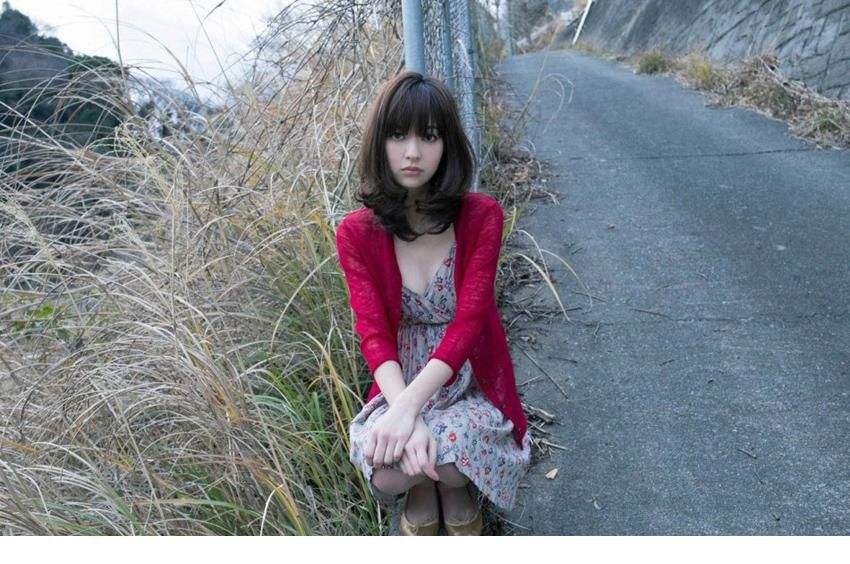 日本美女逢泽莉娜户外比基尼诱惑写照