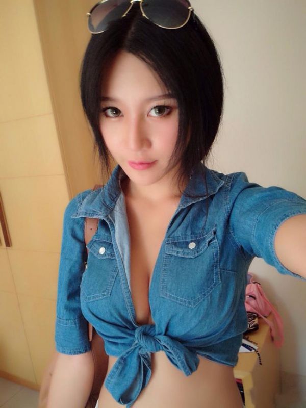 足球宝贝樊玲迷人爆乳掩藏不住