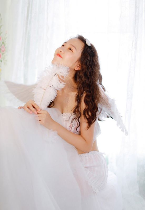 清纯美女校花私房酥胸内衣秀白嫩养眼写真图片