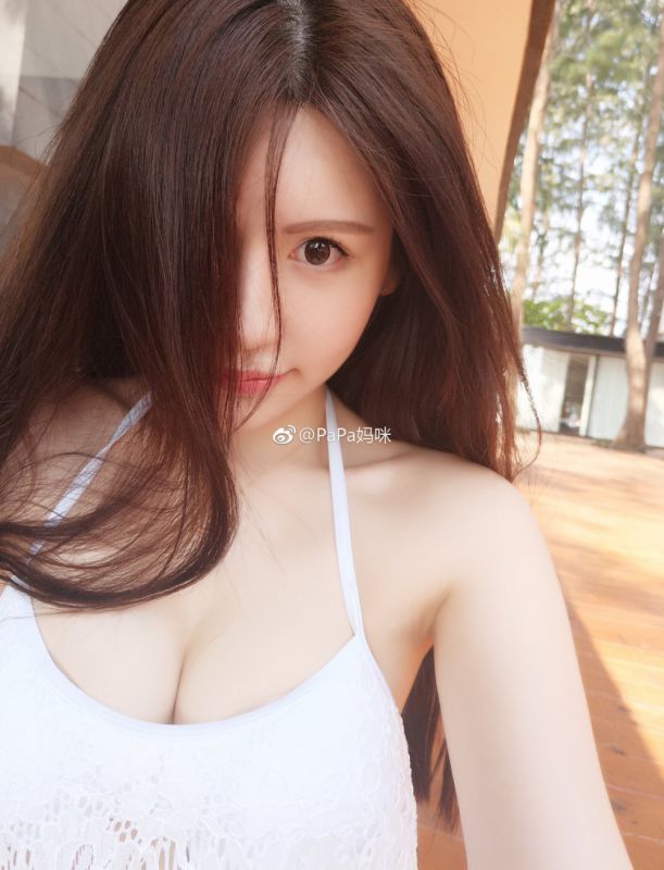 白嫩美女PaPa妈咪泳装私房照丰满迷人