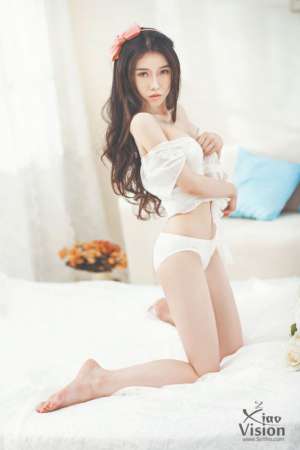 大胸美女私房白色诱惑写真
