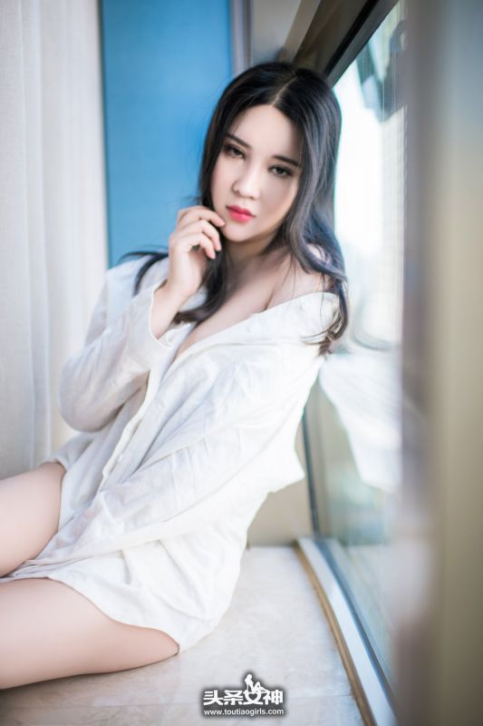 漂亮美眉图片SukkiQ可儿家居服私拍照