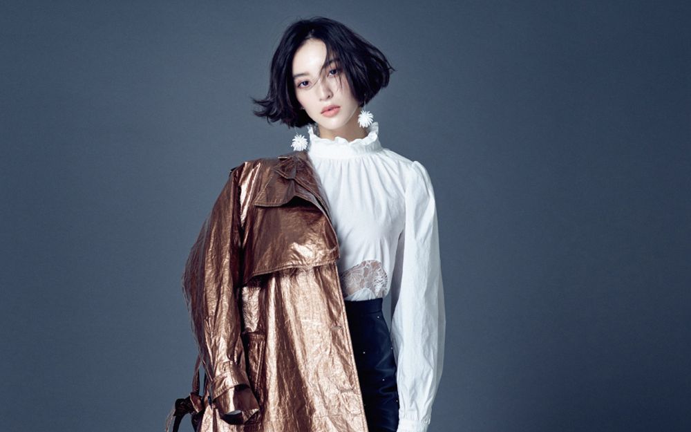 香艳红唇美女尤靖茹骨感惹火露肩长裙明星图片