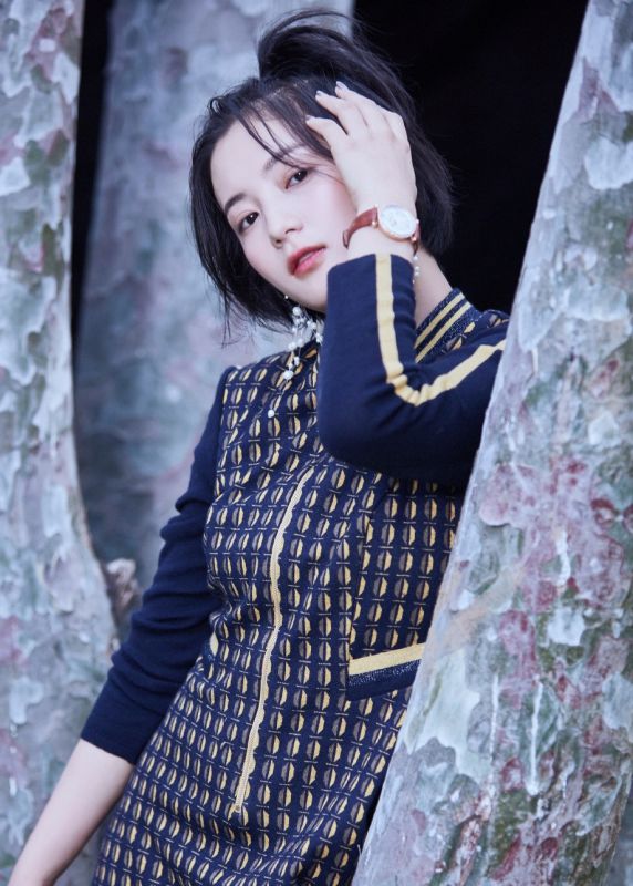 短发少女张雅钦秋季衣装唯美清纯抚媚明星写真