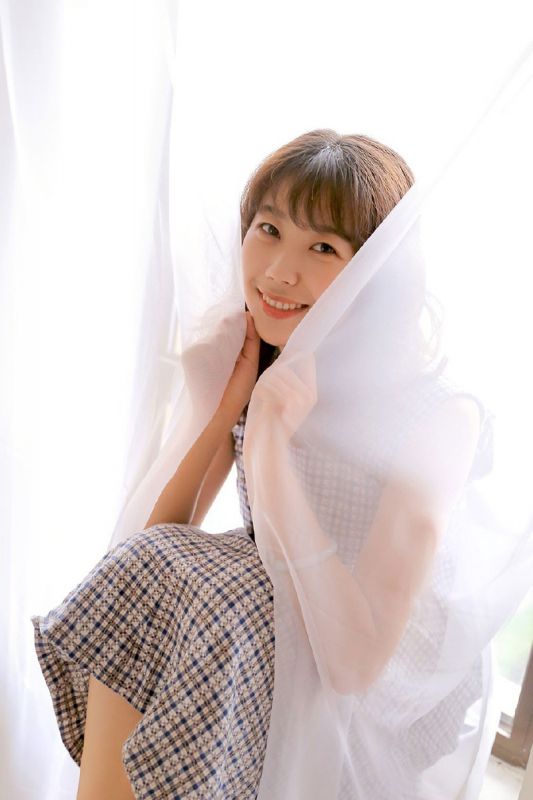 自然美女吊带长裙性感私房治愈养眼写真