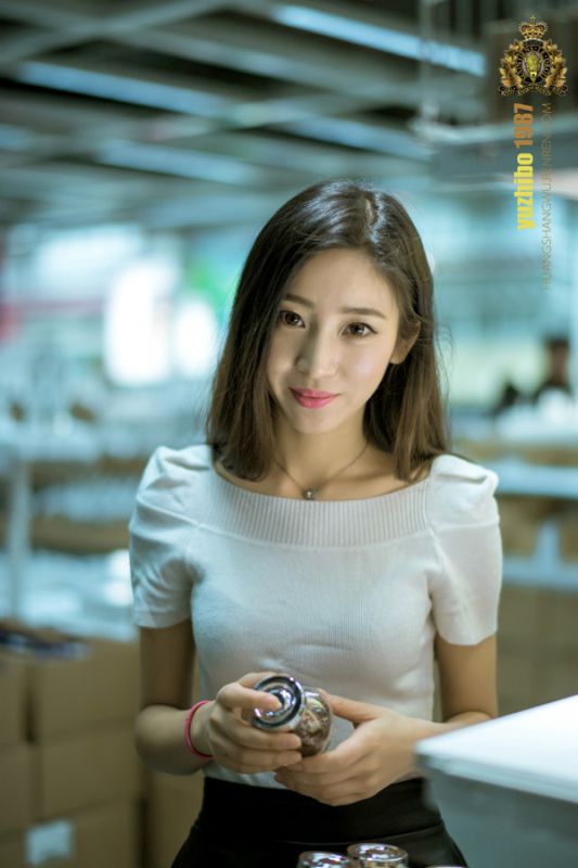 清纯校花甜美迷人街拍