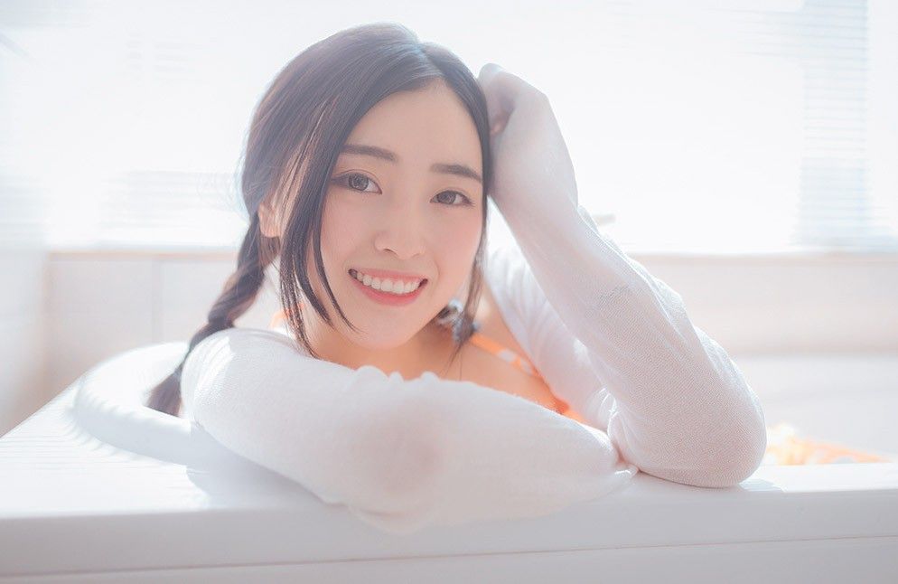 清纯气质少女肤白如玉裹胸浴巾梦幻写真